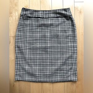 Banana Republic Houndstooth Skirt in size 0